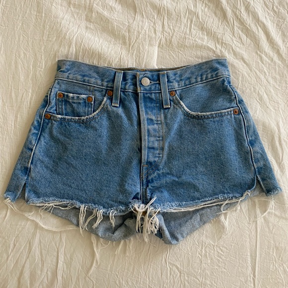 Levi’s 501 Original Short Medium Wash - Picture 1 of 6